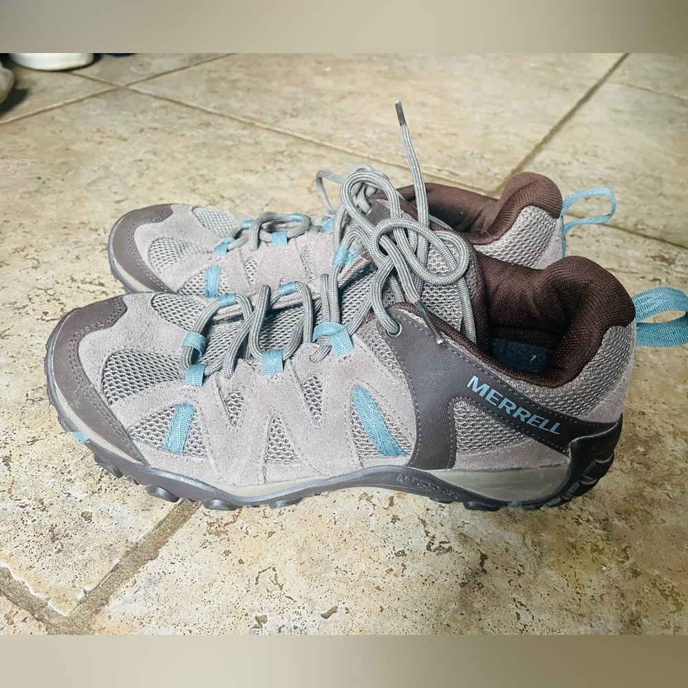 Merrell Hiking show for women- like new